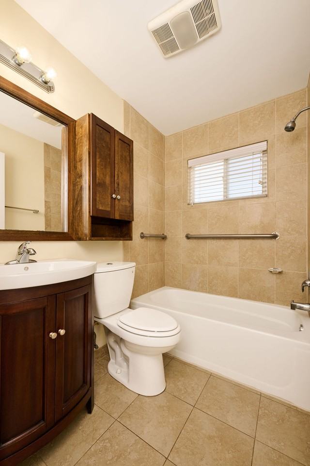 The Buckhead Cottage - Photo 4 of 42