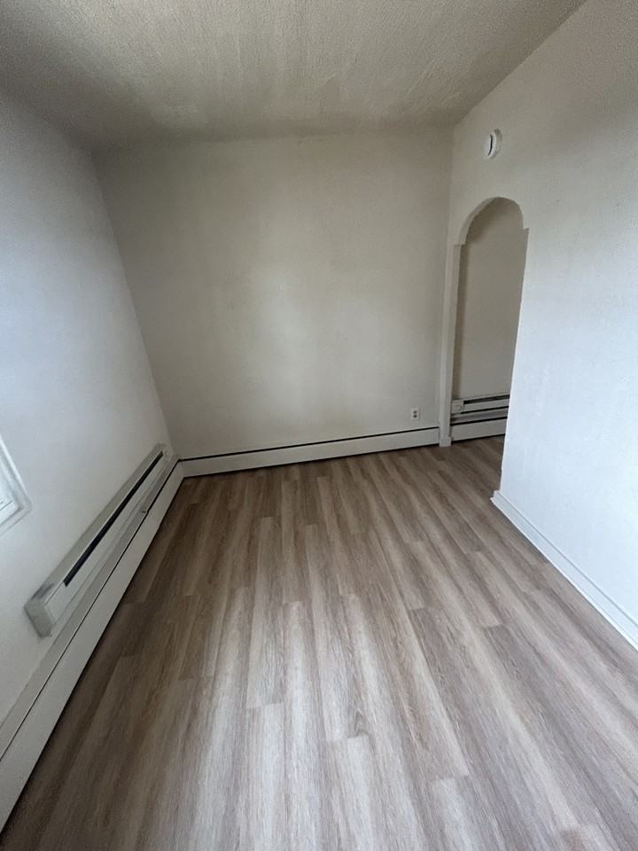 956 6th Street - Photo 5 of 7