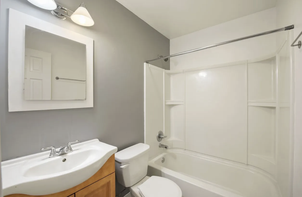 729 East 16th Street - Photo 5 of 50