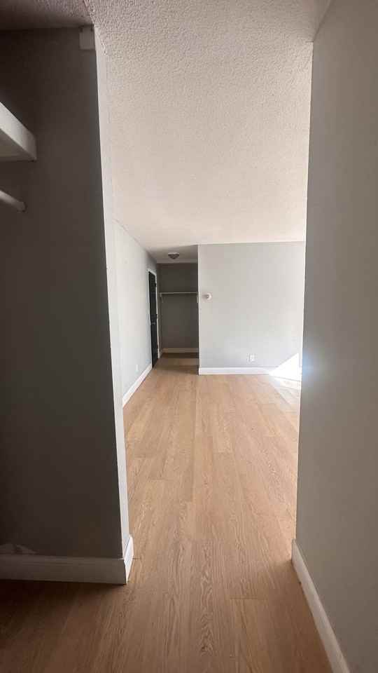 120 Iowa Avenue West - Photo 2 of 4