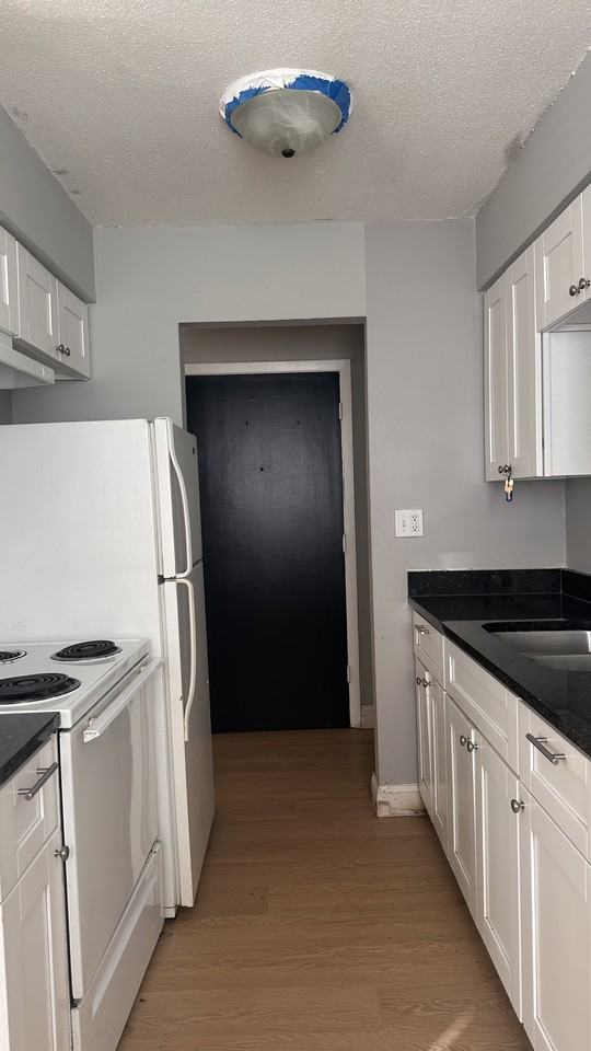 120 Iowa Avenue West - Photo 3 of 4