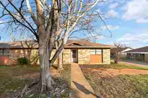 featured image of 911 Yorktown Dr