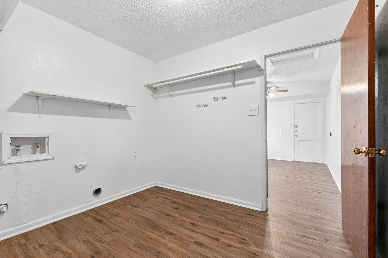 911 Yorktown Drive - Photo 5 of 20