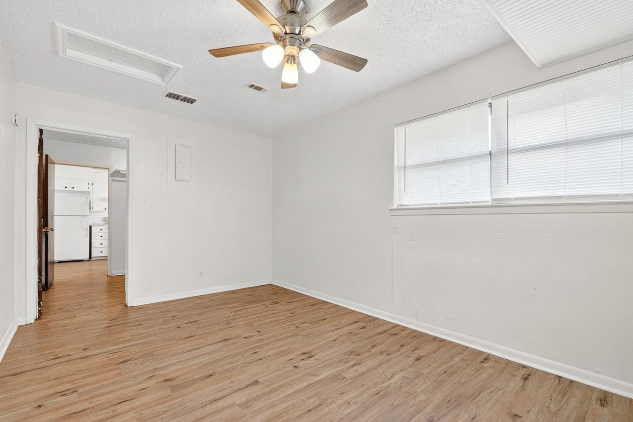 911 Yorktown Drive - Photo 6 of 20