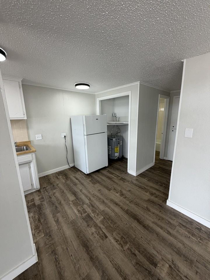 100 Georgia Place Apartments - Photo 3 of 9
