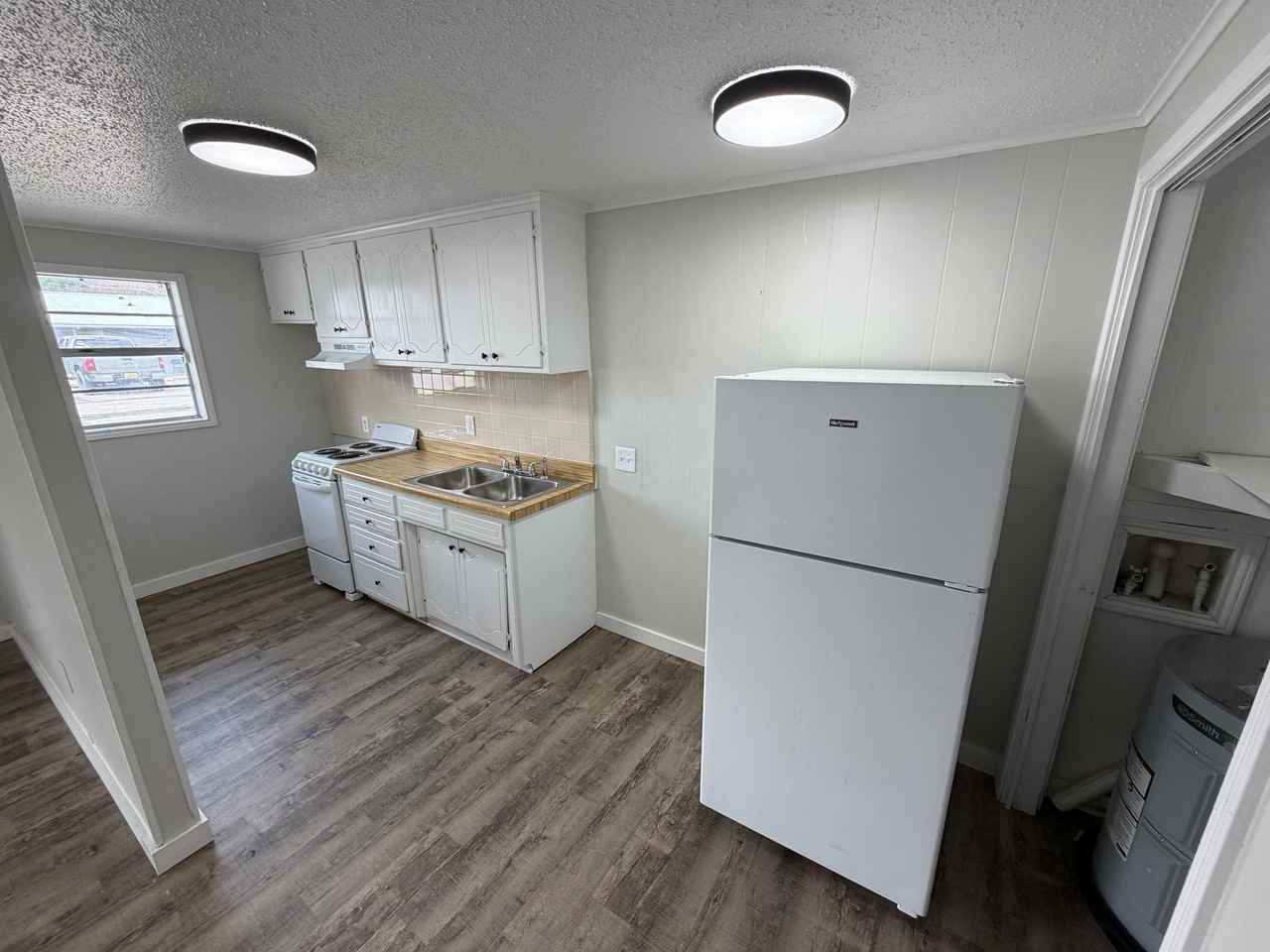 100 Georgia Place Apartments - Photo 4 of 9