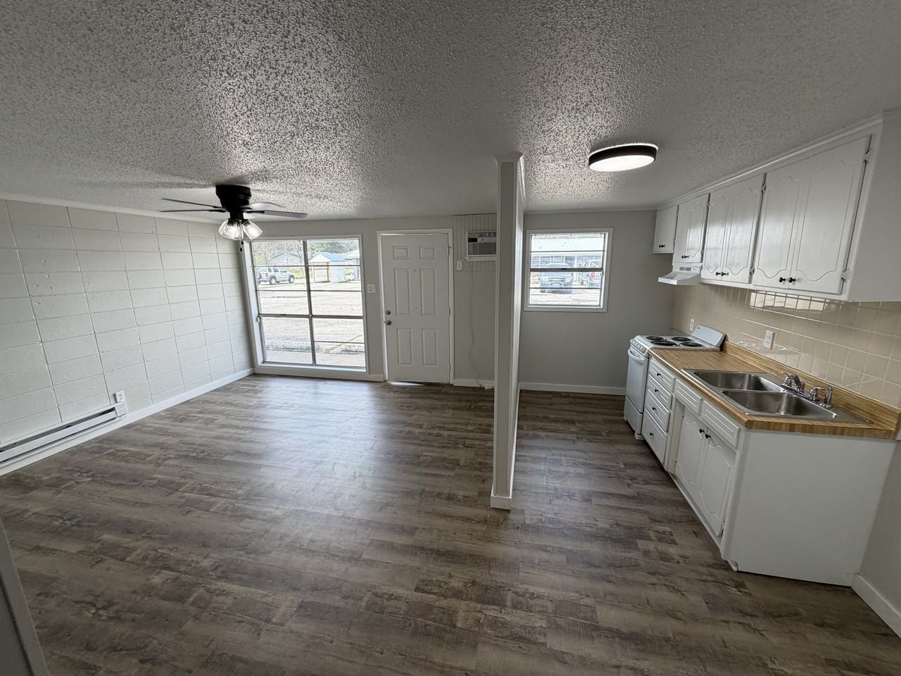 100 Georgia Place Apartments - Photo 7 of 9