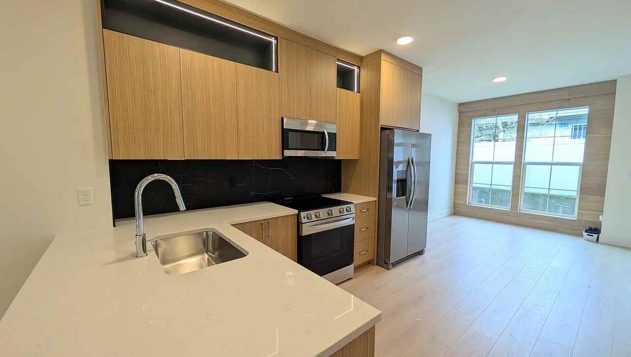 3009 NE Ainsworth St - 055 - Photo 2 of 11