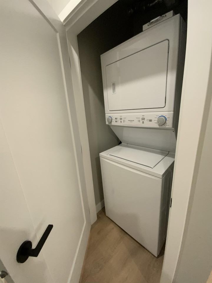 967 Whirlaway Cres #1 - Photo 6 of 13