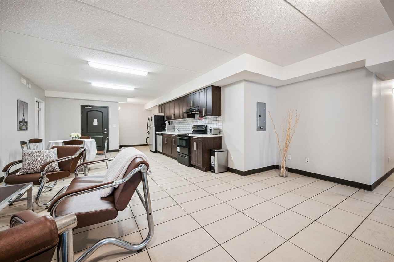 110 University Ave W - Photo 5 of 21