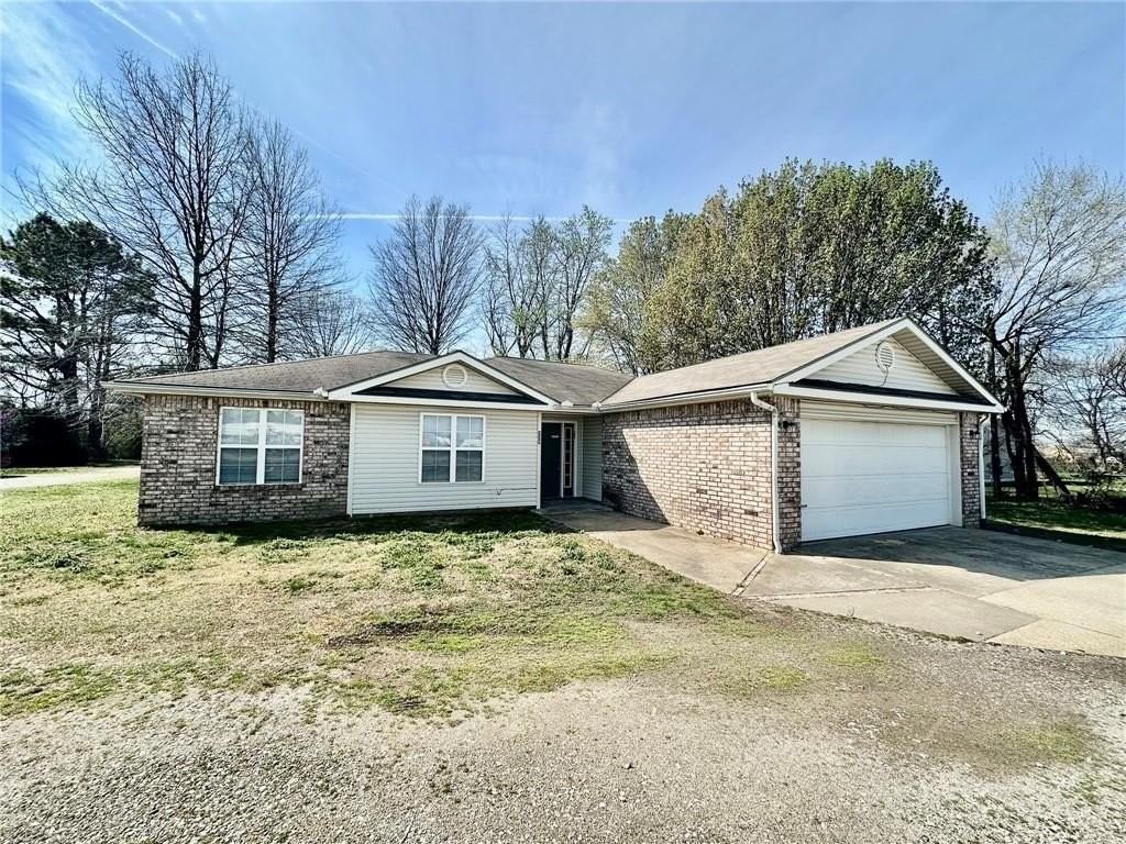 639 E Highway 264 - Photo 2 of 25