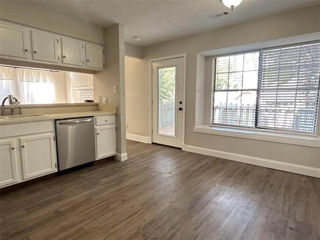 4052 N Abington Ct - Photo 4 of 14