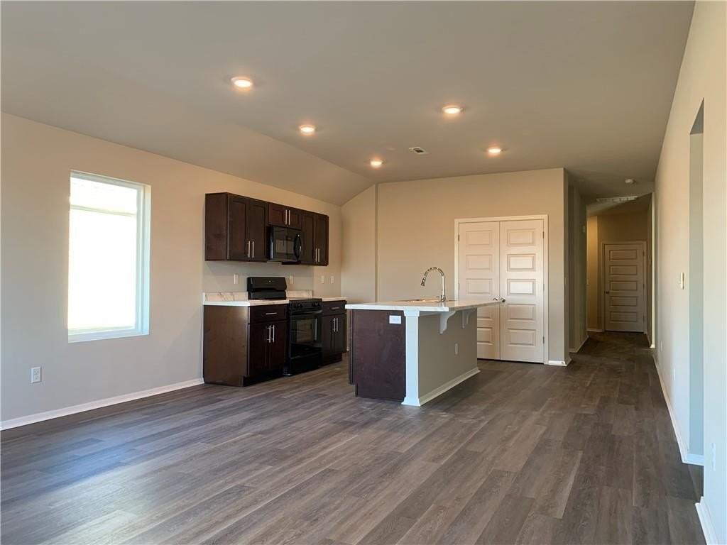 2525 E Fox Meadow St - Photo 3 of 14