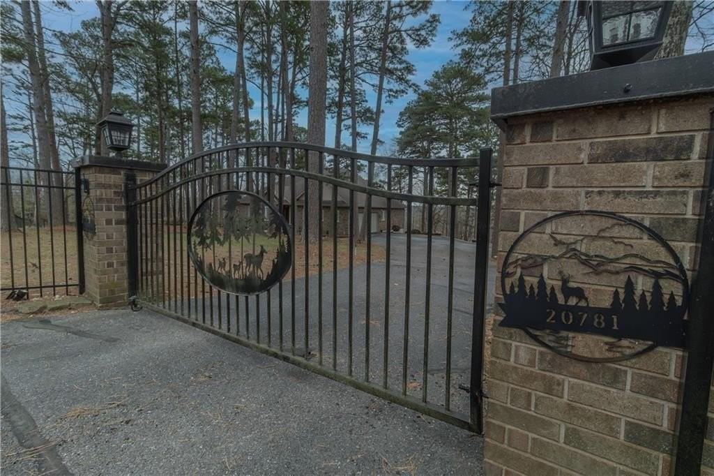 20781 Low Gap Ln - Photo 3 of 32