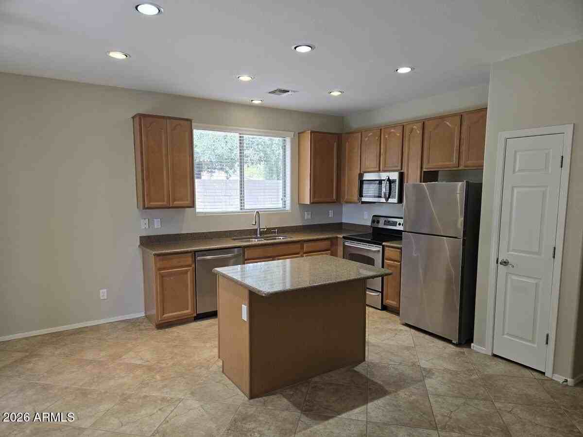 15493 W Montecito Ave - Photo 2 of 31