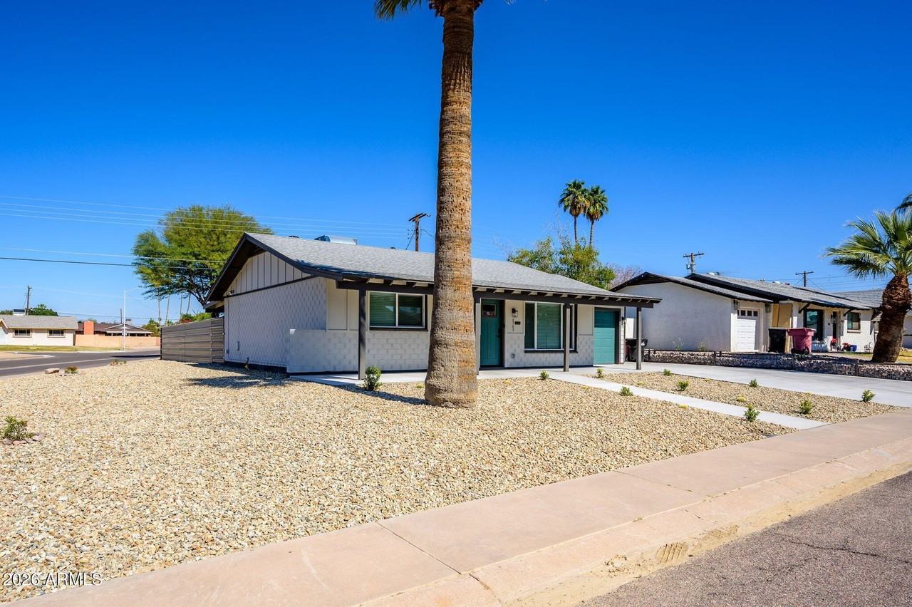 8702 E Monte Vista Rd - Photo 2 of 29