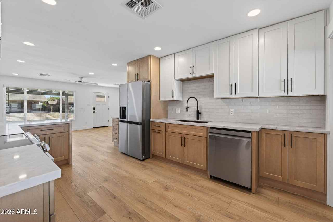 8702 E Monte Vista Rd - Photo 5 of 29