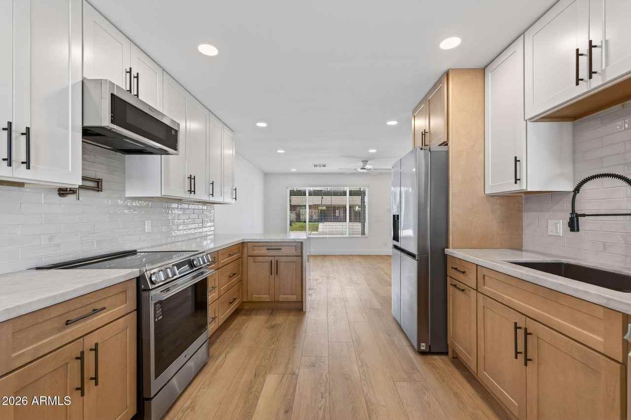 8702 E Monte Vista Rd - Photo 6 of 29