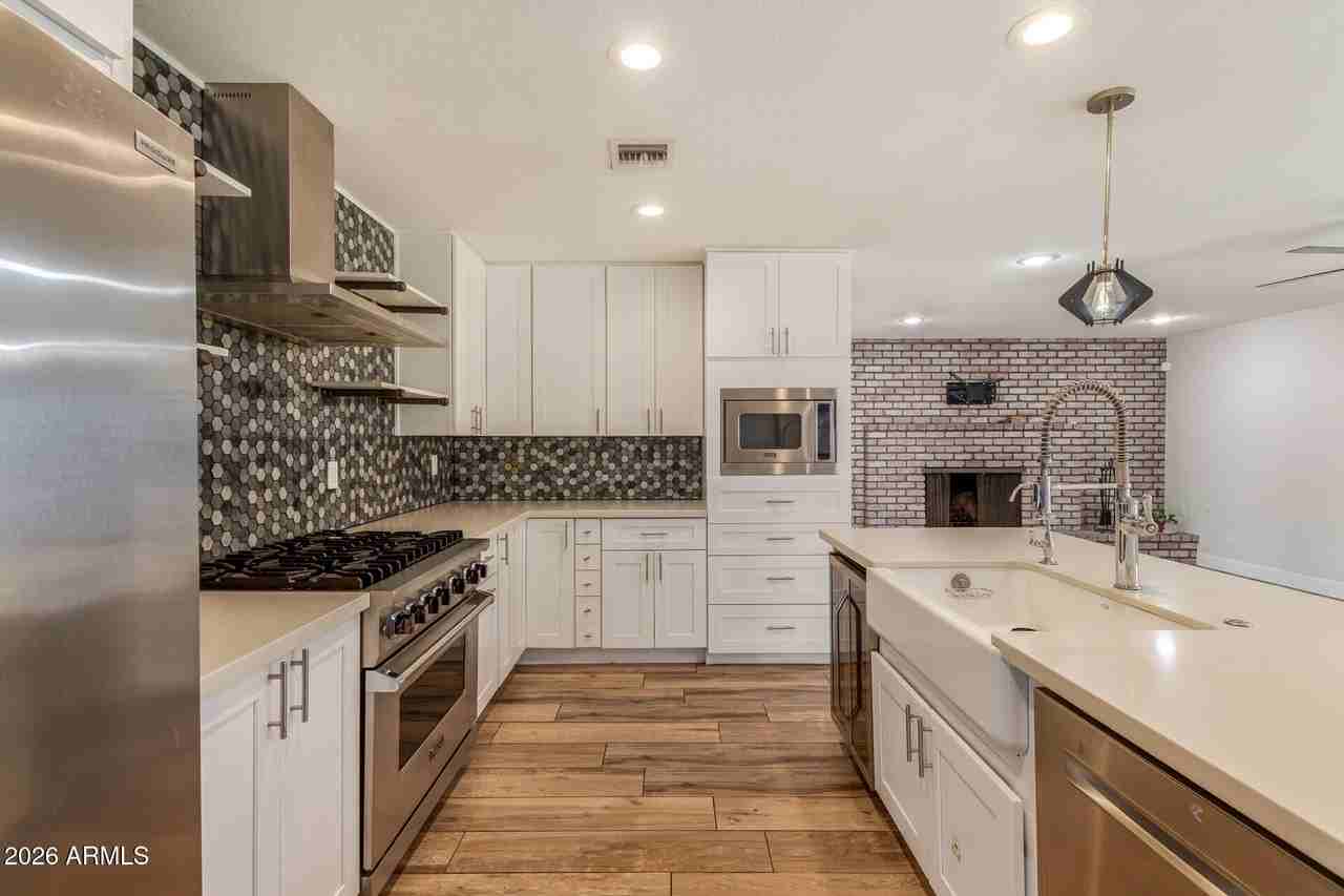 1829 W Orchid Ln - Photo 6 of 25