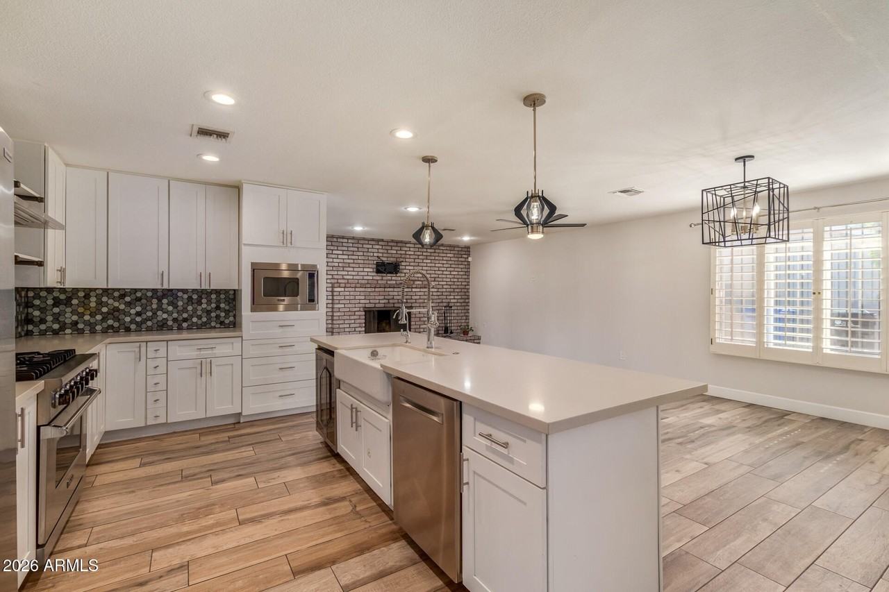 1829 W Orchid Ln - Photo 7 of 25