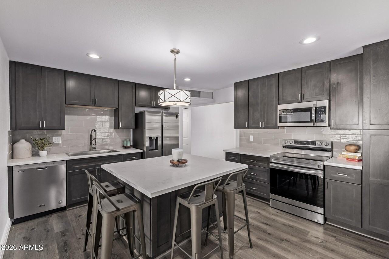 424 E Fillmore St - Photo 7 of 20