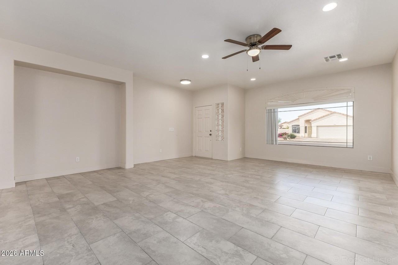 5665 W Laurie Ln - Photo 6 of 36