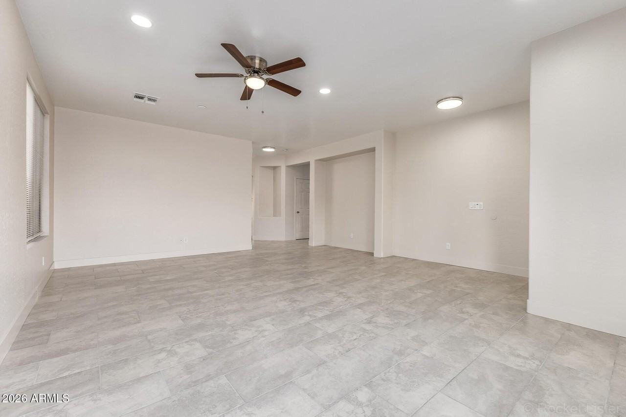 5665 W Laurie Ln - Photo 7 of 36