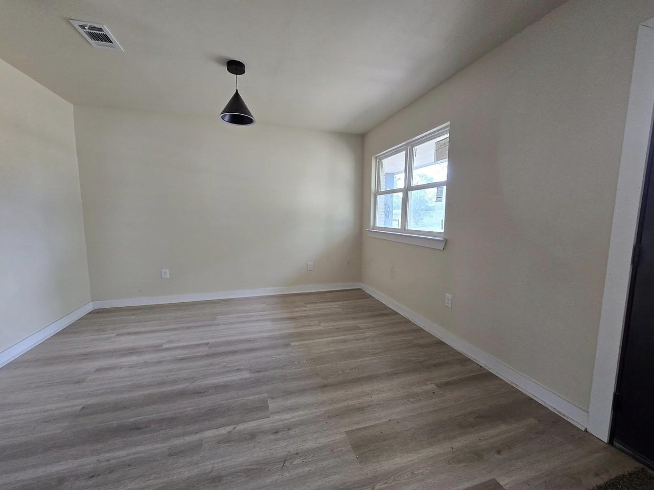 3425 Kenwood Dr - Photo 2 of 35