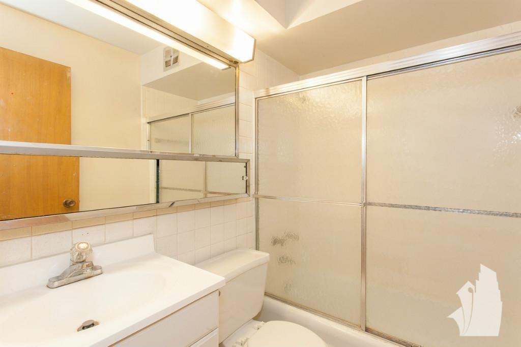 660 W Wrightwood Ave #504 - Photo 7 of 9