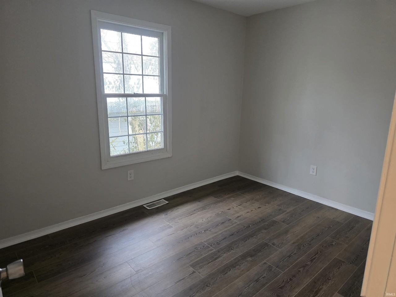 1523 W 8th St - Photo 6 of 12