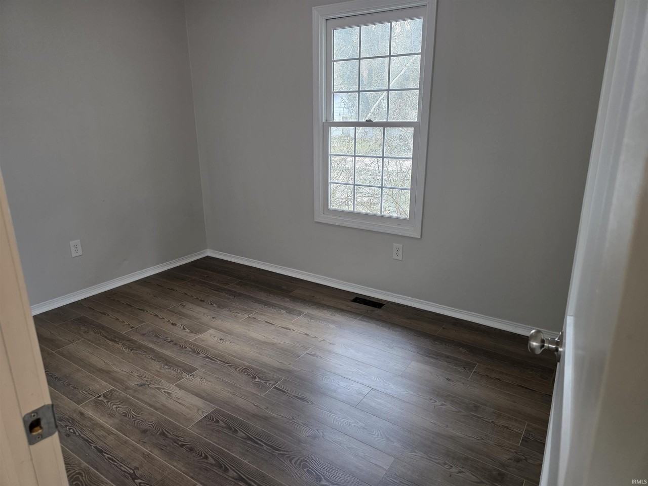 1523 W 8th St - Photo 7 of 12