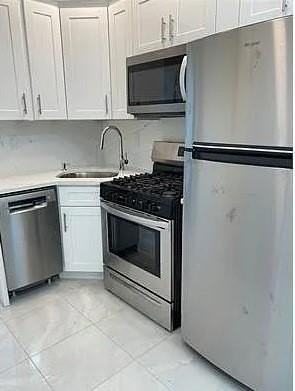 3002 Voorhies Ave #2F - Photo 2 of 5