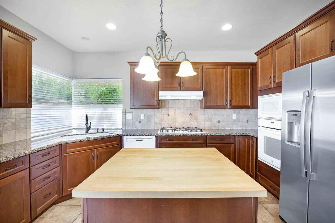 40180 Eastwood Ln - Photo 3 of 21