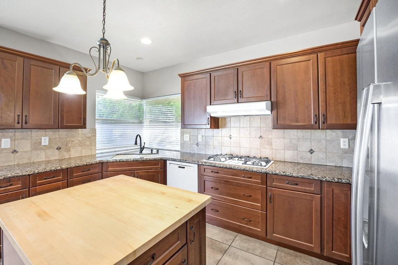 40180 Eastwood Ln - Photo 4 of 21