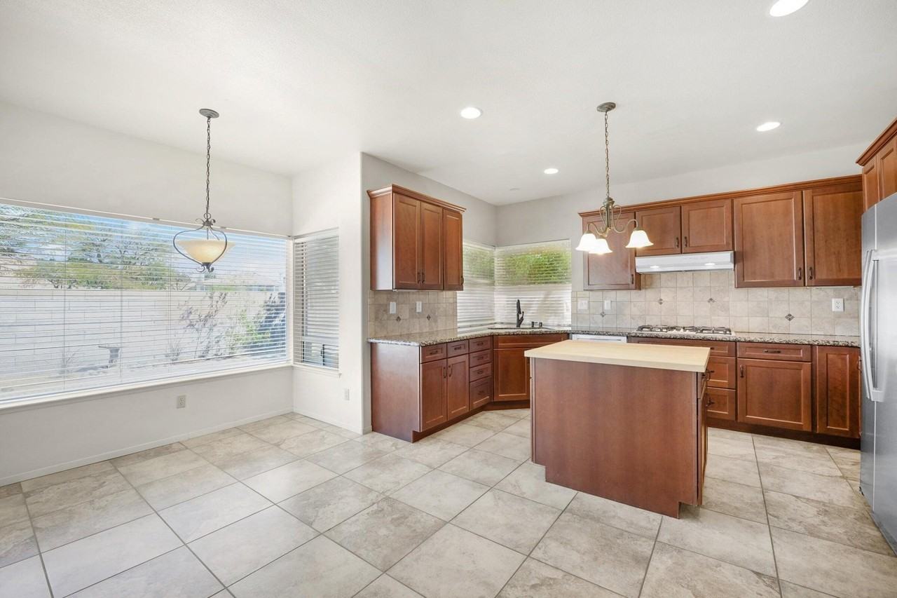 40180 Eastwood Ln - Photo 5 of 21