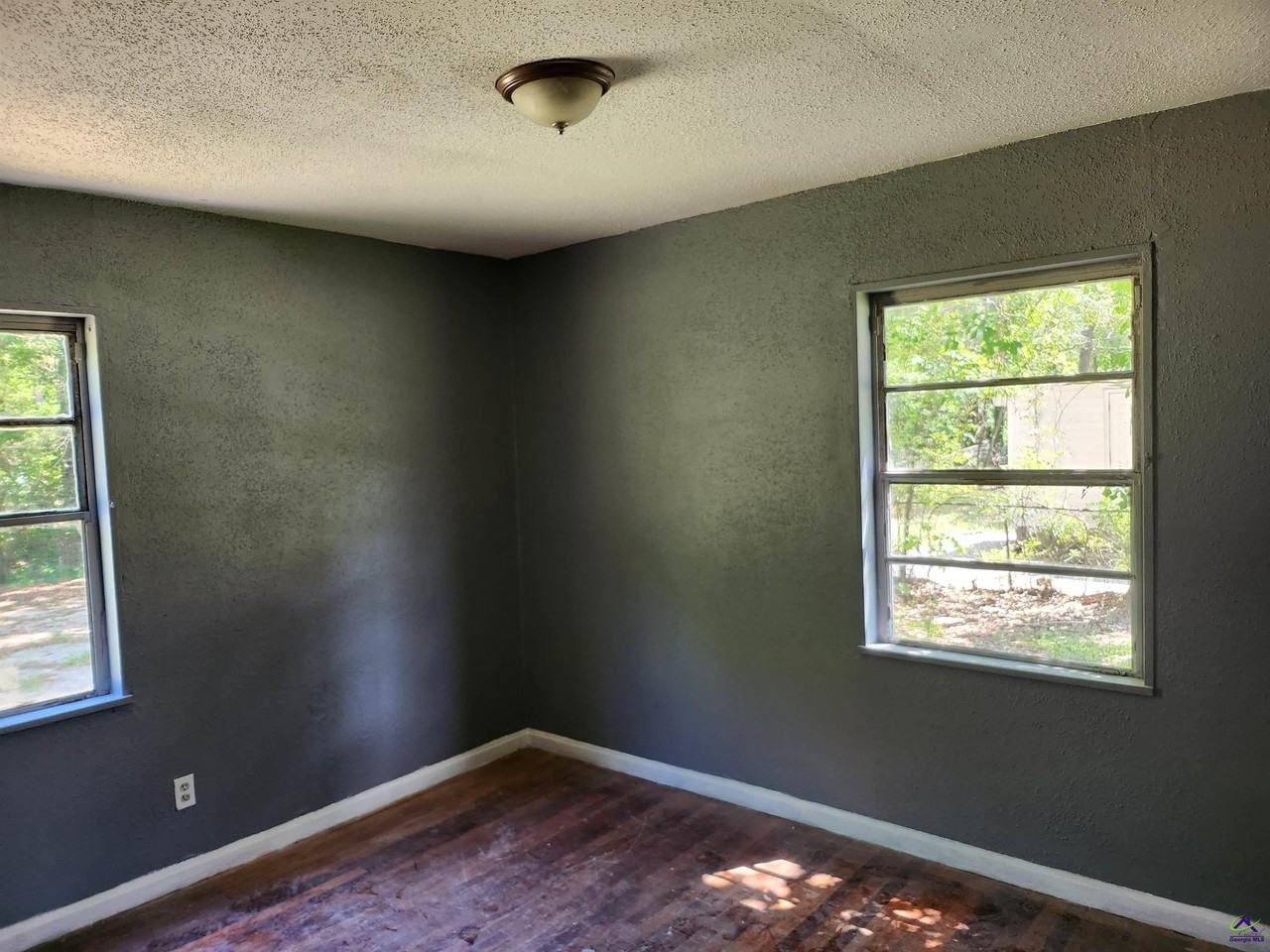 215 Camellia Cir - Photo 2 of 11