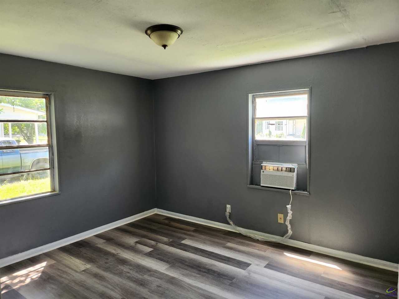 215 Camellia Cir - Photo 3 of 11