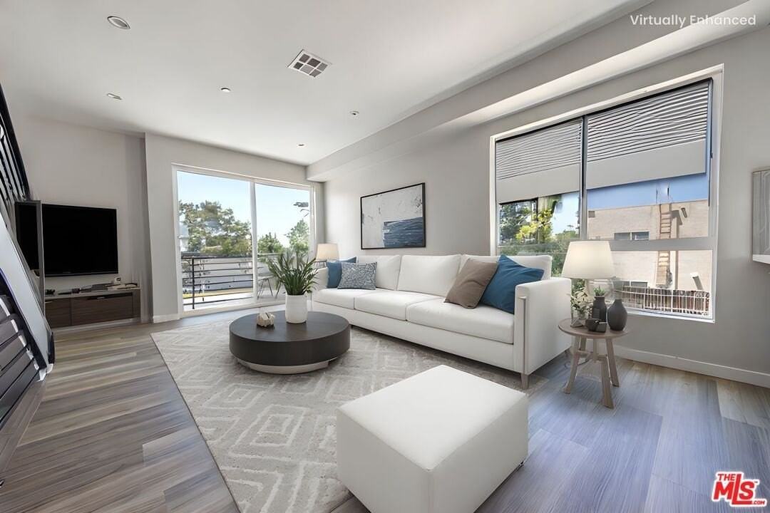 6700 Balboa Blvd Unit 2 - Photo 4 of 30