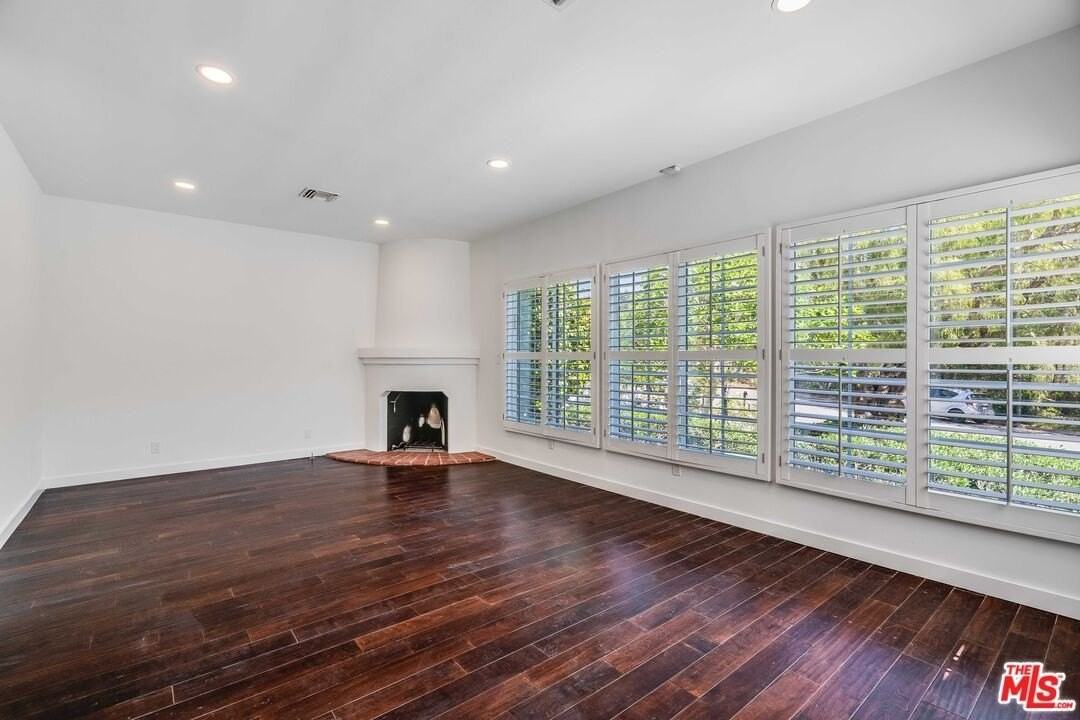 741 Chautauqua Blvd - Photo 6 of 30