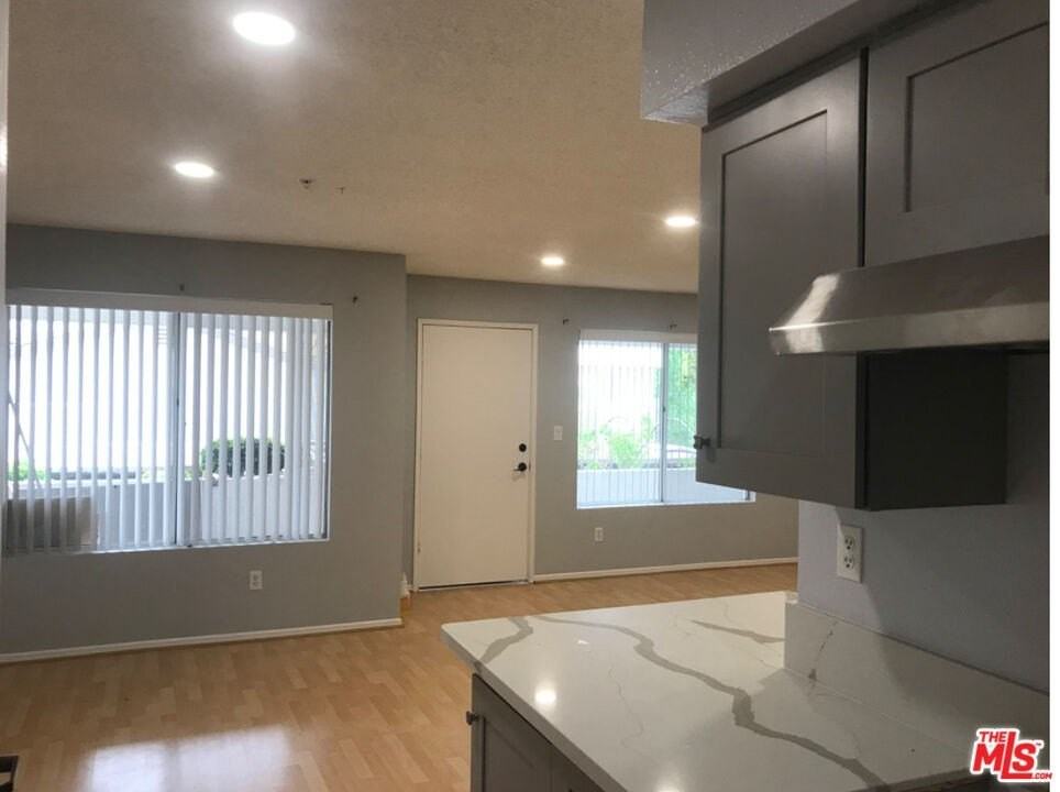 10282 Tujunga Canyon Blvd Unit 103 - Photo 7 of 24