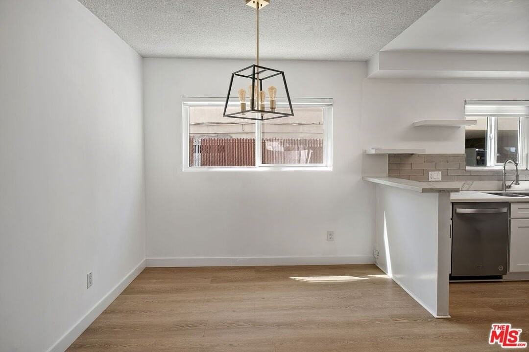 1208 California Ave Apt B - Photo 4 of 13