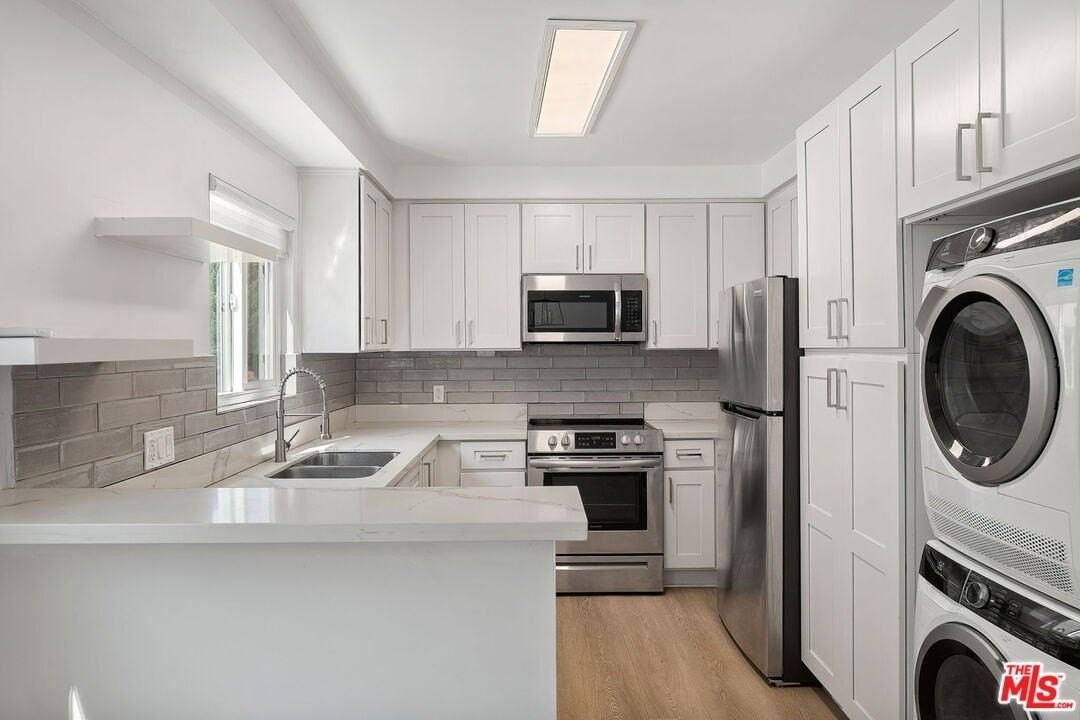 1208 California Ave Apt B - Photo 6 of 13