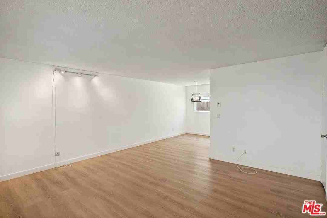 1208 California Ave Apt B - Photo 7 of 13