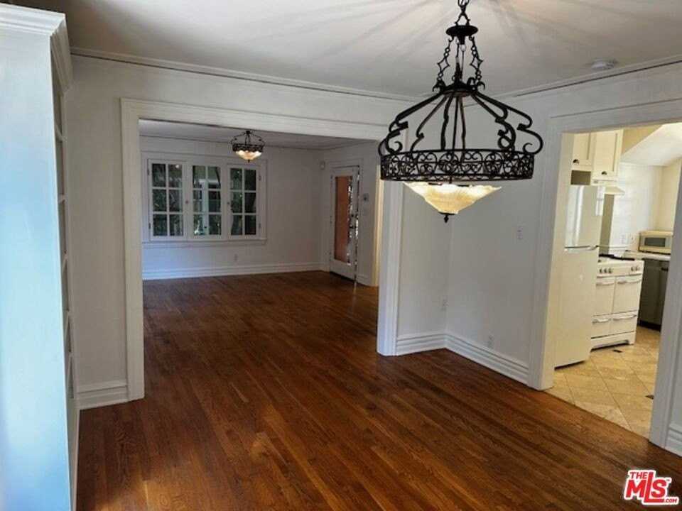 2044 2046 N Highland Ave - Photo 6 of 20