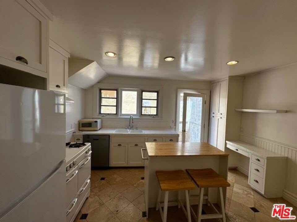 2044 2046 N Highland Ave - Photo 7 of 20