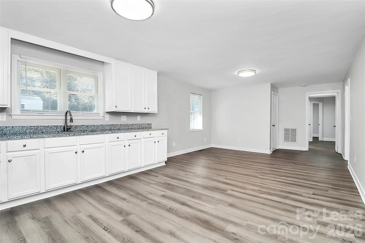 2429 Marlowe Ave - Photo 5 of 23