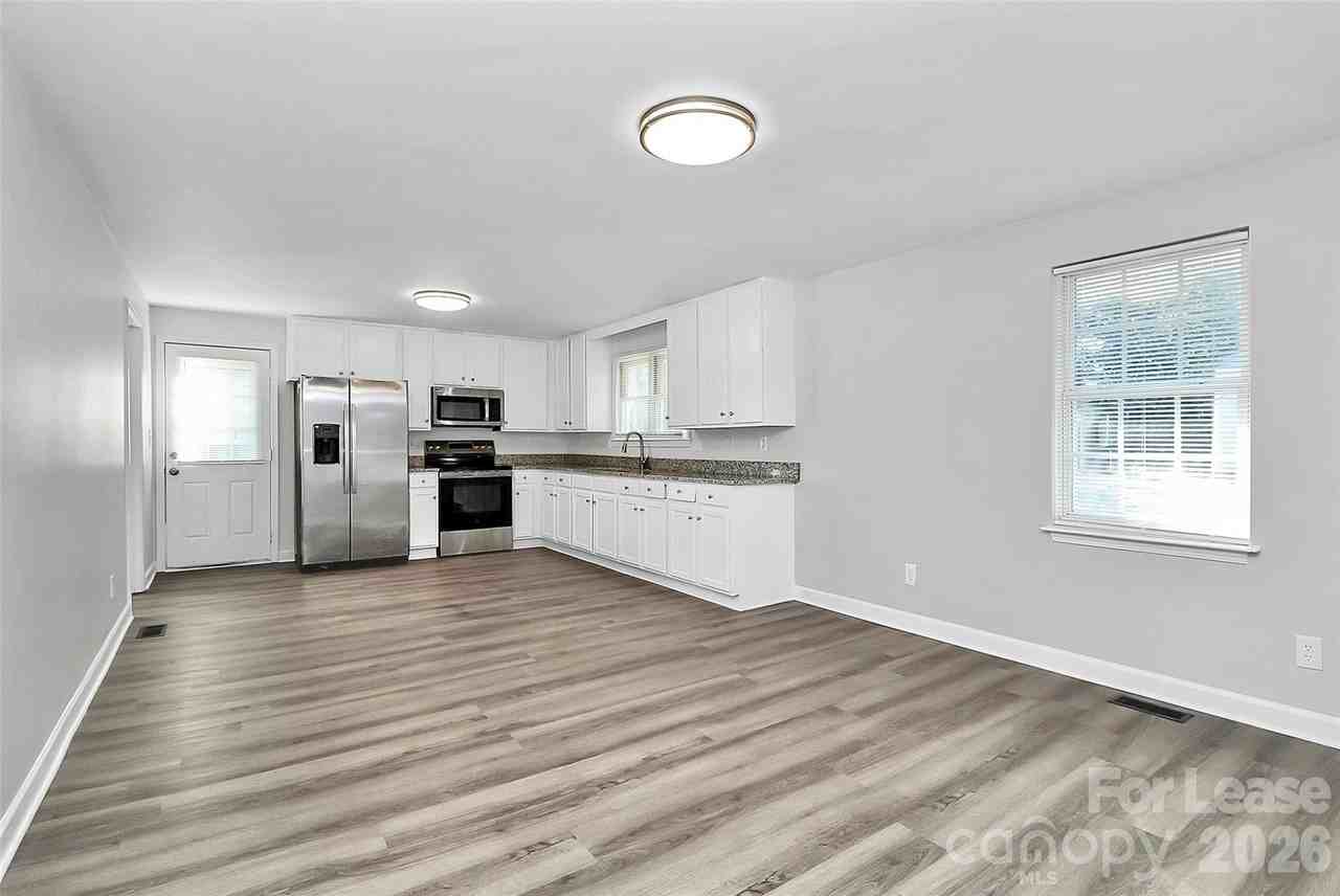 2429 Marlowe Ave - Photo 7 of 23