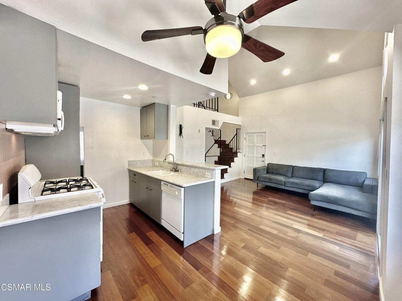 1118 E Palmer Ave Apt 205 - Photo 2 of 16