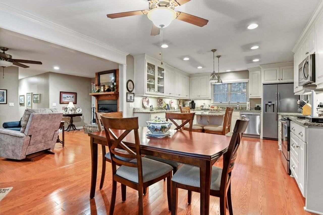 302 Summerset Ln - Photo 4 of 11