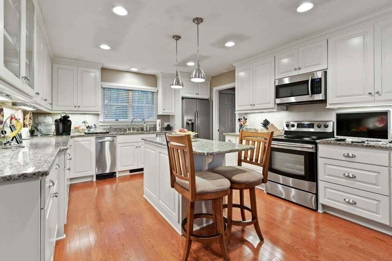 302 Summerset Ln - Photo 5 of 11